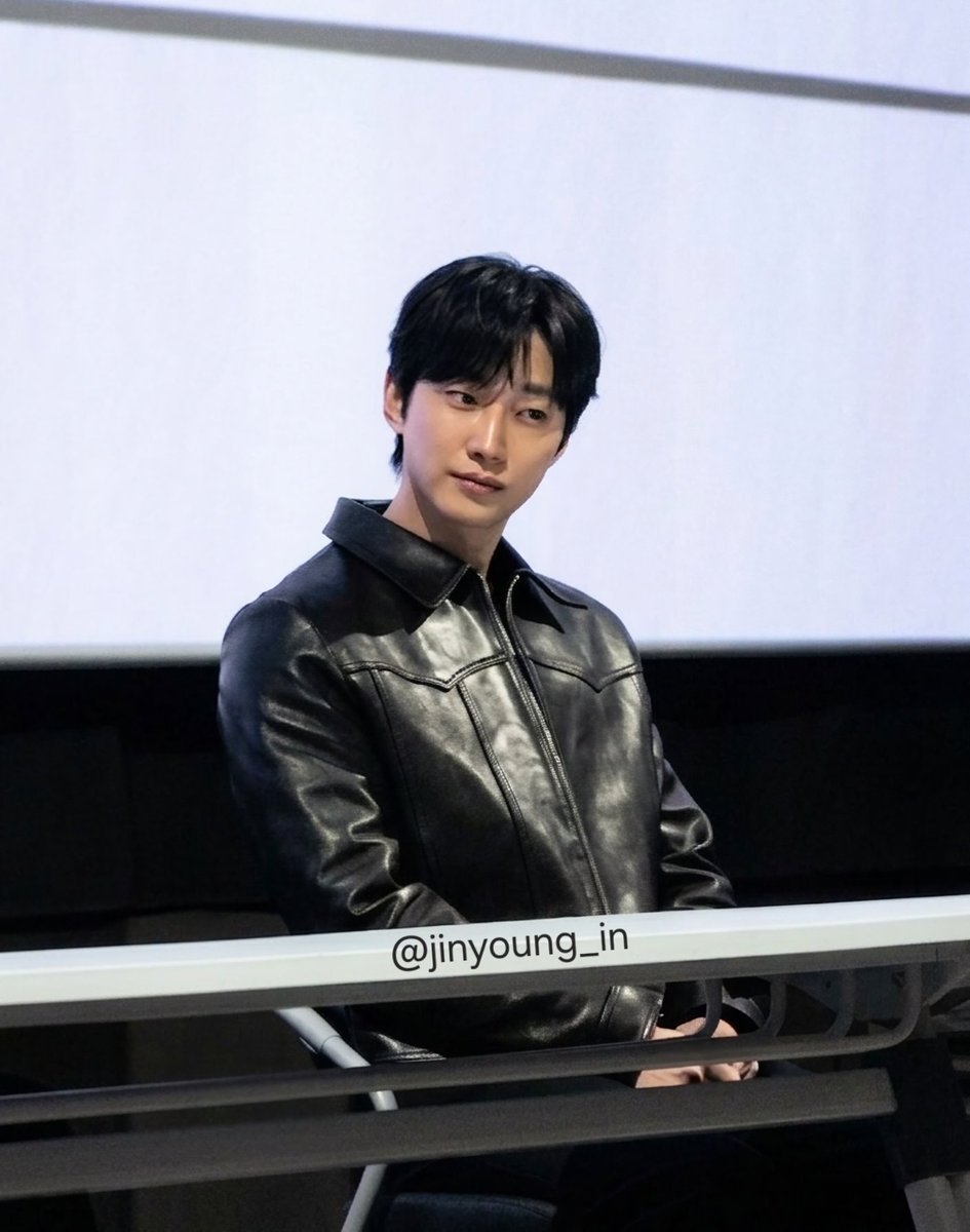 지나가는 인간 tweet media