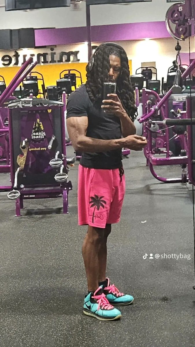 HotShottSMR's tweet photo. I Train Arms cuz yo girl like to be choked 👨🏾‍🦯 https://t.co/AkvSiNyggy