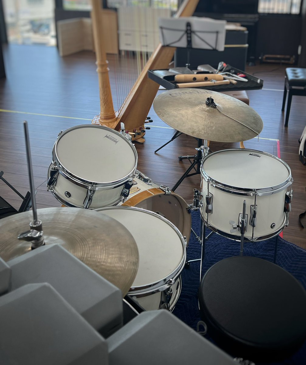 ButioFarm's tweet photo. オモロな編成（Vo、Tp、Hp、Perc)の公開リハーサル。
何が発見って、ハープとヴァイブのサウンドが思った以上にマッチしててねぇ。

ハープの音色にできるだけ近づけてみたいが。習うか?🪉（上品になるかも https://t.co/Qd00uCY3zb