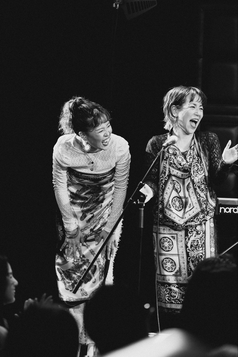 chibi_chino's tweet photo. 2026.5.8/5.9😉
“New Leaves 2026” at Blue Note Tokyo
@_24young_  の📸に収まったチノチカ👯‍♀️

収めるよね〜〜〜🤣
ニシヤンいつもありがとう🫶 https://t.co/B6rnOWRSXc