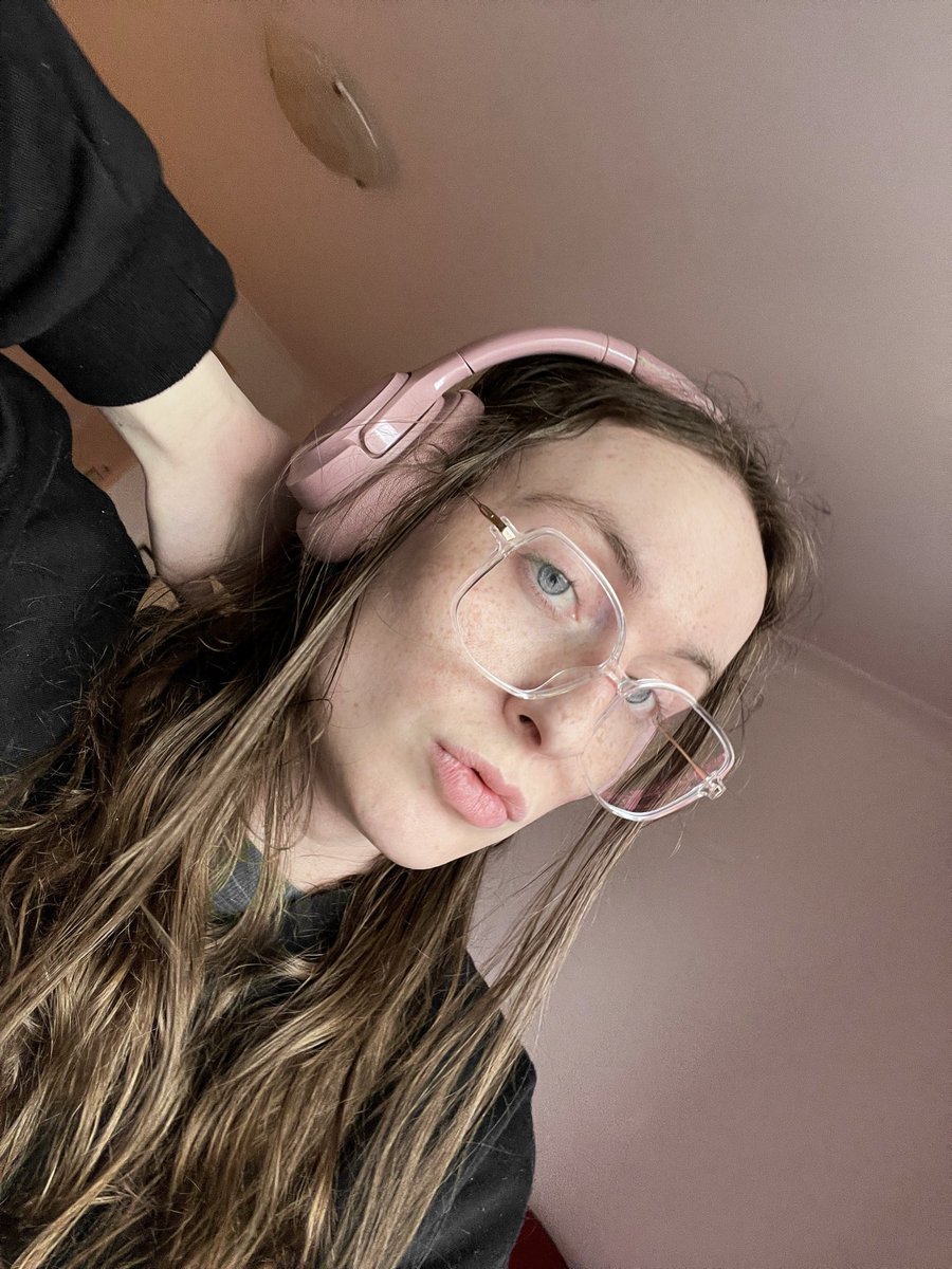 TS Emily Stone🌹 • 18+ tweet media