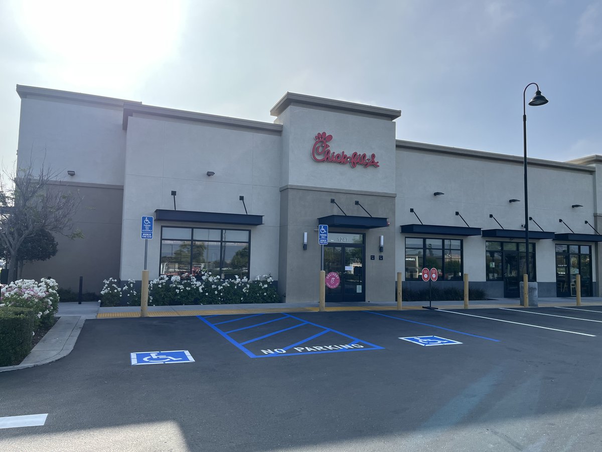 Asphalt_Pro's tweet photo. Empire Parking Lot Services' experienced striping division was completing striping &amp; stenciling for Chick-Fil-A in Glendora. Have you taken time to protect your asphalt from upcoming rain? Check us out on Google or Yelp! https://t.co/GWoB1vp806