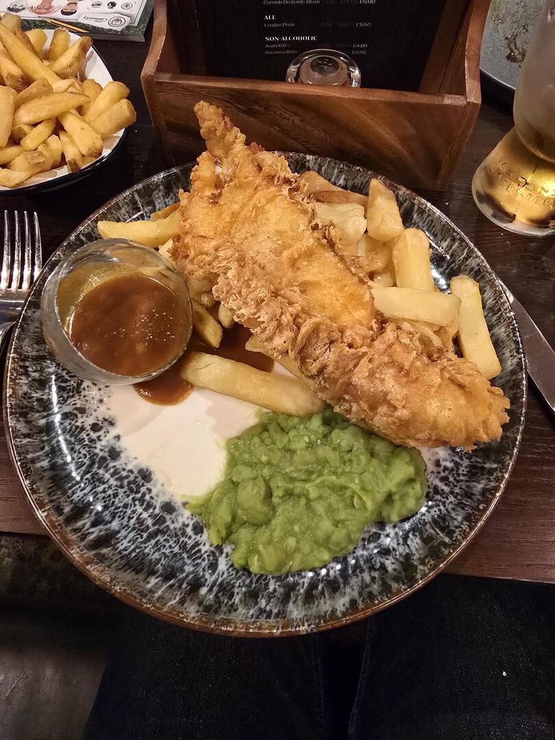 homevsfastfood's tweet photo. [I ate] Fish, chips and mushy peas with curry sauce at a football stadium.
#foodie #stadiumeats #fishandchips #currysauce #mushypeas #homecooking #food #recipes #foodpic #foodie #foodlover #cooking #hungry #goodfood #homecookingvsfastfood https://t.co/mROeEPIerF