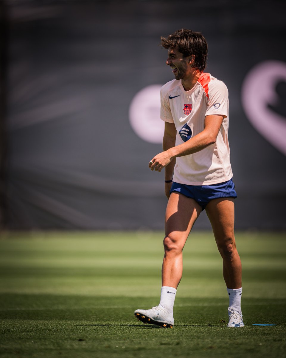 FCBarcelona_cat's tweet photo. Aquests somriures ho diuen tot. https://t.co/n4YHXtV99H