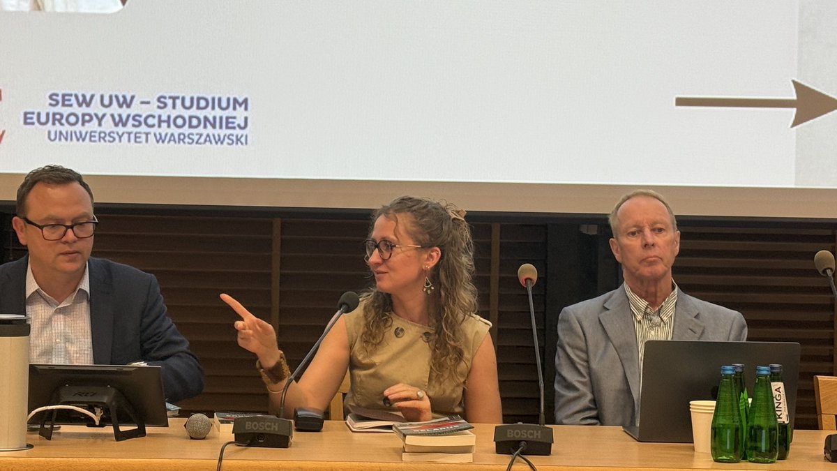 V_Laputska's tweet photo. The highlights from our yesterday’s presentation of the book ‘Belarus. What Everyone Needs to Know’ at the University of Warsaw with Prof. David R. Marples, brilliantly moderated by Dr. Adam Eberhardt 📚 https://t.co/Ln6RttD68k