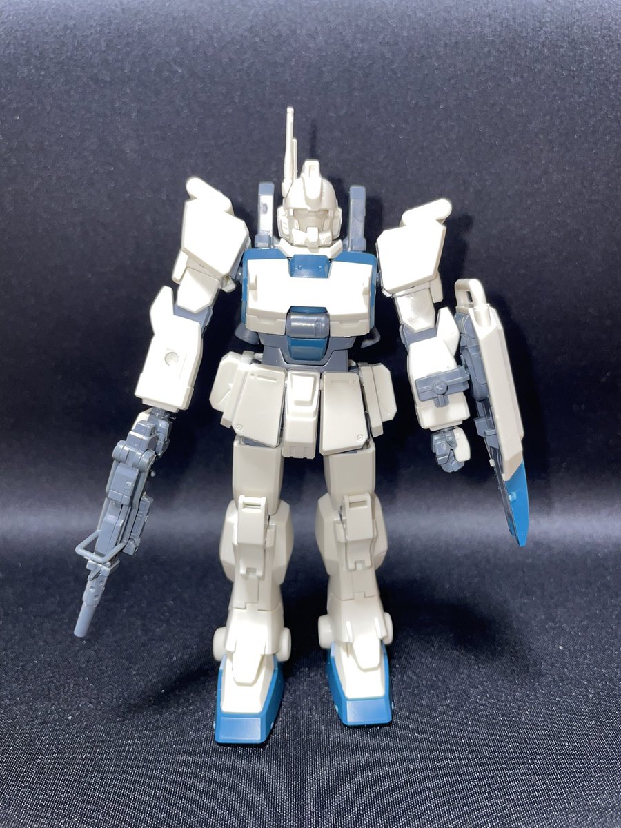 ReAlice_vrchat's tweet photo. 今回配信で組んだガンダムEz-8（素組み）です
ここから簡単に塗装してみようと思います

盾の色が違うのは元々なのね、塗装した方がいいのかな？ https://t.co/opCewFEvM0