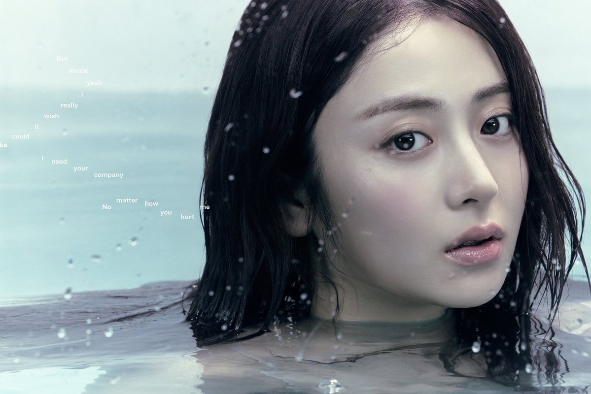 ภาพของยุนจินแสดงข้อความเนื้อเพลง “우리 어떻게 더 사귈 수 있을까 (need your company)”

“แต่ลึก ๆ ข้างในแล้ว ฉันก็ยังภาวนาให้มันเป็นไปได้อยู่ดี
ฉันยังต้องการการมีอยู่ของเธอในชีวิต
ต่อให้เธอจะทำร้ายฉันมากแค่ไหนก็ตาม”

#LE_SSERAFIM #르세라핌
#PUREFLOW_pt1
#BOOMPALA
#HUHYUNJIN