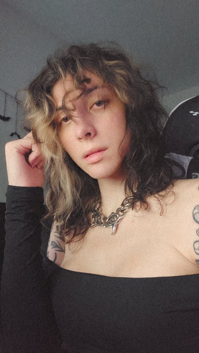 ghostyygoth's tweet photo. Curls for days. 

#trans #mtf #altgirl https://t.co/cem8Ltpj83