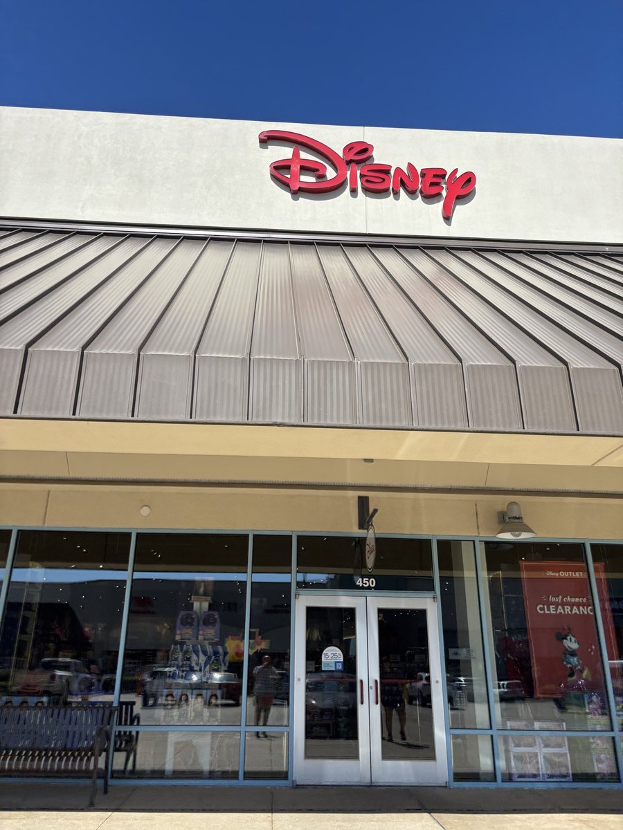 MrMonkeyPA's tweet photo. Time to move to Branson to do outlet reports @PTPDshow https://t.co/y4x9bJzXBh