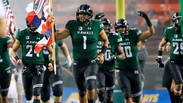 MillikanHSFB's tweet photo. Congrats to Long Beach Millikan QB Jonah Tuaniga @JMTuaniga on his scholarship offer to The University of Hawaii @HawaiiFootball #WinTheDay https://t.co/WSGWqERepG