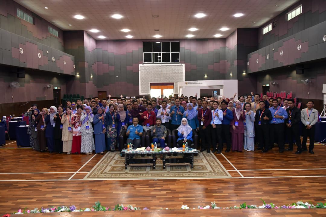 DOSM_ILSM's tweet photo. 🎖️ 𝐌𝐚𝐣𝐥𝐢𝐬 𝐏𝐞𝐫𝐚𝐬𝐦𝐢𝐚𝐧 𝐒𝐭𝐚𝐭𝐢𝐬𝐭𝐢��𝐚𝐥 𝐂𝐨𝐦𝐩𝐞𝐭𝐞𝐧𝐜𝐢𝐞𝐬 𝐃𝐞𝐯𝐞𝐥𝐨𝐩𝐦𝐞𝐧𝐭 𝐏𝐫𝐨𝐠𝐫𝐚𝐦 (𝐒𝐂𝐃𝐏)
 Program SCDP diteruskan dengan Majlis Perasmian program yang telah disempurnakan oleh Ketua Perangkawan Malaysia, Dato' Sri Dr. Mohd Uzir Mahidin. https://t.co/DATRag2wMh