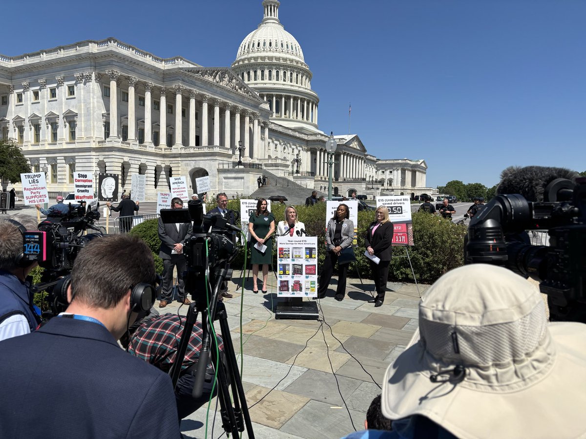 paigelindgren_'s tweet photo. HAPPENING NOW: @RepNikkiB, @RepFischbach, @RepShontelBrown &amp; @RepAdrianSmith are in front of the Capitol calling on Congress to pass year-round E15. #E15now https://t.co/1KseCixatS