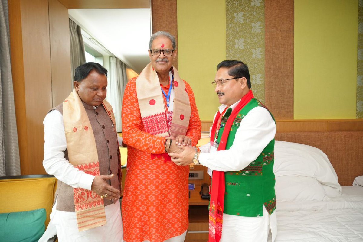 KVSinghDeo1's tweet photo. “Honoured to meet Shri Dilip Saikia Ji, Hon’ble President of @BJP4Assam, during our visit to Assam. Alongside Hon’ble CM Shri Mohan Charan Majhi Ji, Hon’ble MPs from Odisha Shri Sambit Patra Ji, Shri Baijayant Panda Ji, Shri Sujeet Kumar Ji, and other esteemed BJP leaders, we engaged in meaningful discussions on the deep cultural bonds between Odisha and Assam, as well as developmental and organisational matters of shared importance. This dialogue reaffirms our collective commitment to strengthening regional harmony and advancing the vision of a Viksit Bharat.”

@MohanMOdisha 
@SujeetKOfficial
@Panda_Odia 
@sambitswaraj
@DilipSaikia4Bjp