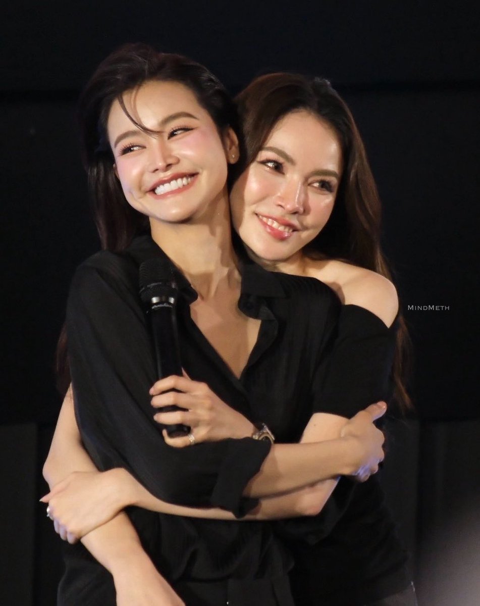 engfasaustin's tweet photo. miss "I'm 100% single" and her wife

#อิงล็อต #englot https://t.co/DJtyURCTni