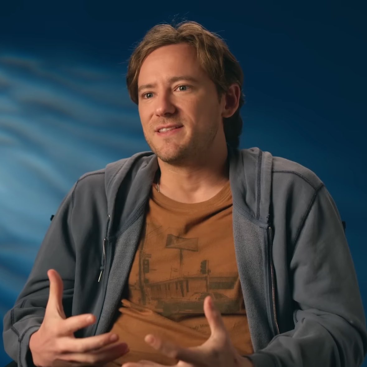pullmancrave's tweet photo. Lewis Pullman behind the scenes of Remarkably Bright Creatures. https://t.co/WUWKHULvQy