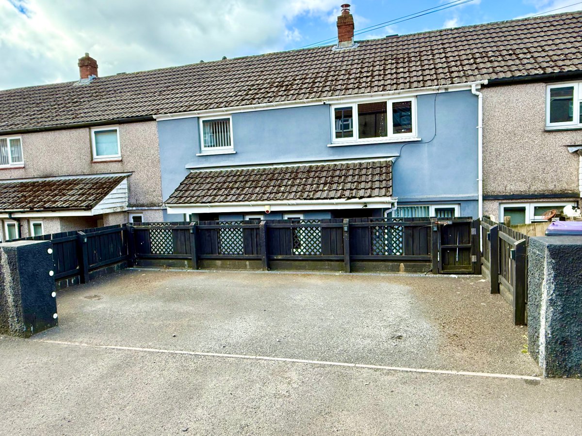 AngelwoodsAgent's tweet photo. New to market - 3 Bed Terraced House, Winstone Road, Trevethin, Pontypool, £175,000. View details: https://t.co/2J53kNgc7r https://t.co/JcnYsaoDas