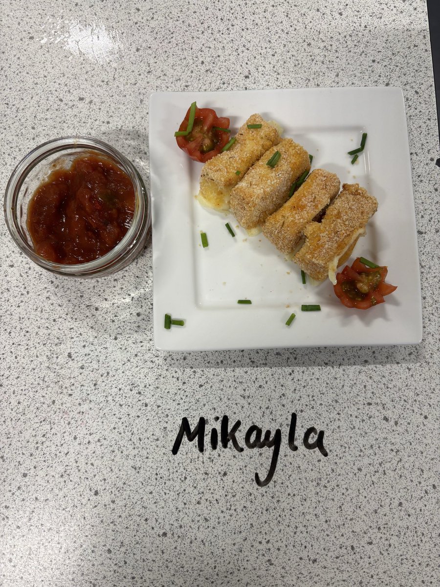 StBensHFT's tweet photo. S3 Pupils got the chance to use our new Air Fryers for the first time today. Mozzarella Sticks with less fat, fewer calories, and in half the time. 🧑🏾‍🍳👩🏼‍🍳
@stbenedictsren https://t.co/4ShGLSHk3R