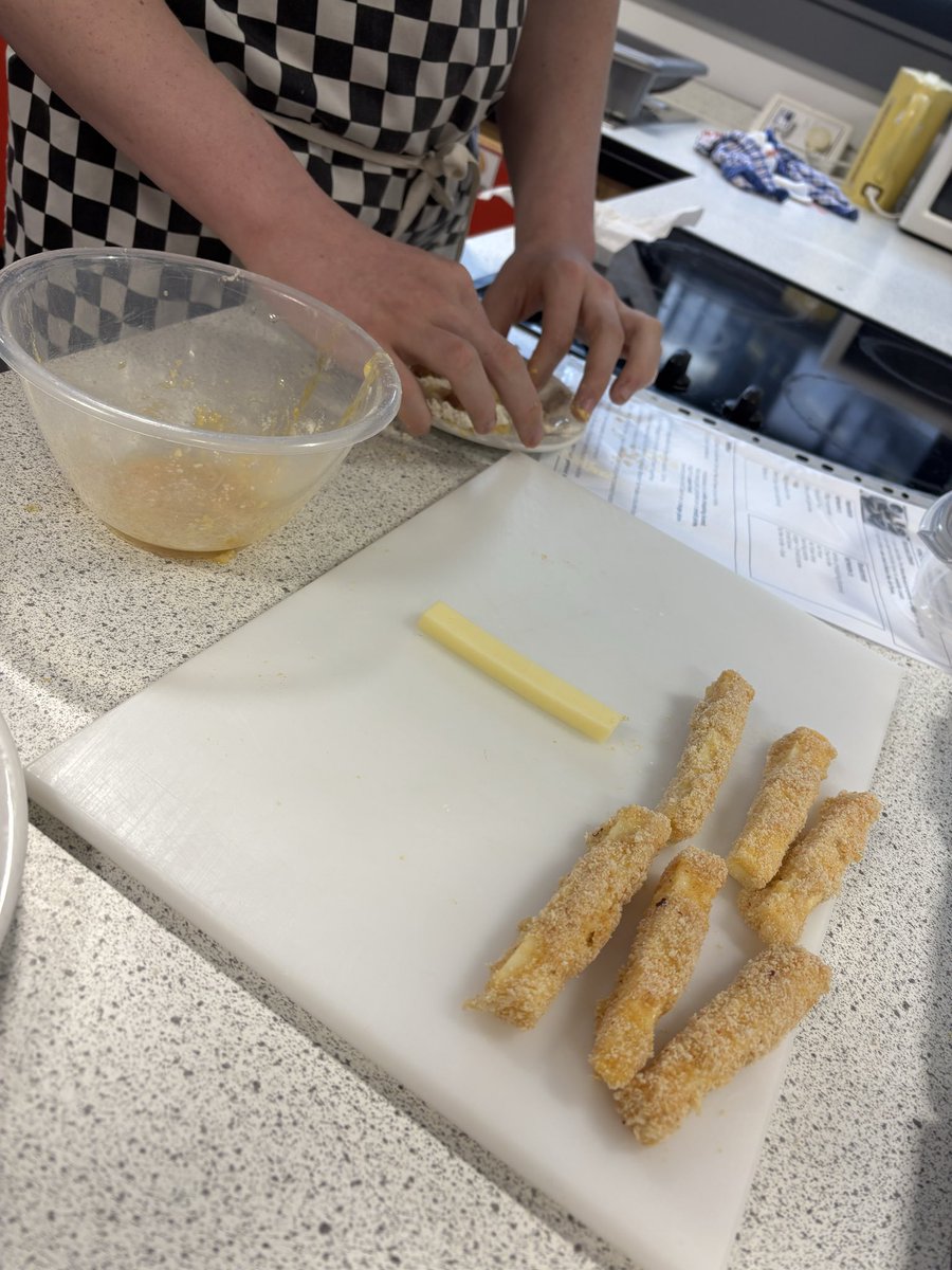 StBensHFT's tweet photo. S3 Pupils got the chance to use our new Air Fryers for the first time today. Mozzarella Sticks with less fat, fewer calories, and in half the time. 🧑🏾‍🍳👩🏼‍🍳
@stbenedictsren https://t.co/4ShGLSHk3R