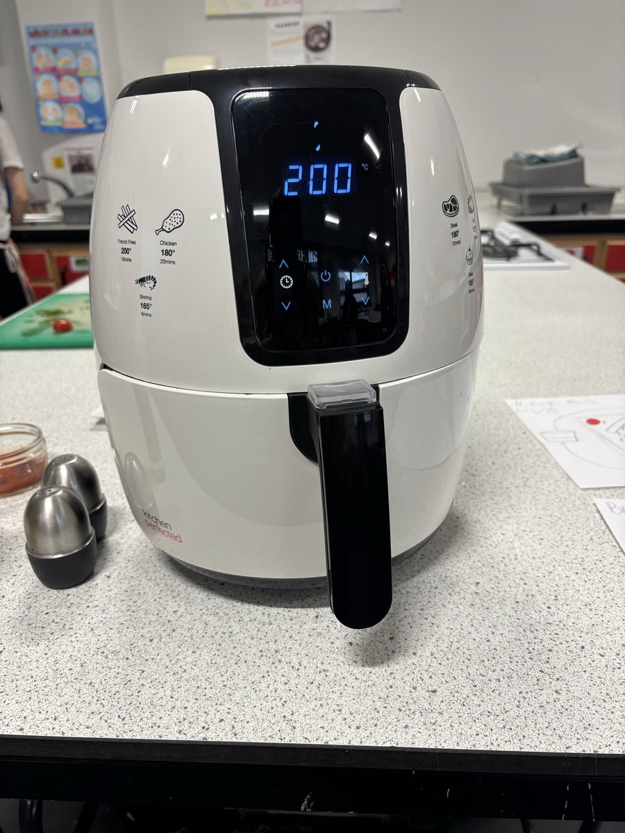 StBensHFT's tweet photo. S3 Pupils got the chance to use our new Air Fryers for the first time today. Mozzarella Sticks with less fat, fewer calories, and in half the time. 🧑🏾‍🍳👩🏼‍🍳
@stbenedictsren https://t.co/4ShGLSHk3R