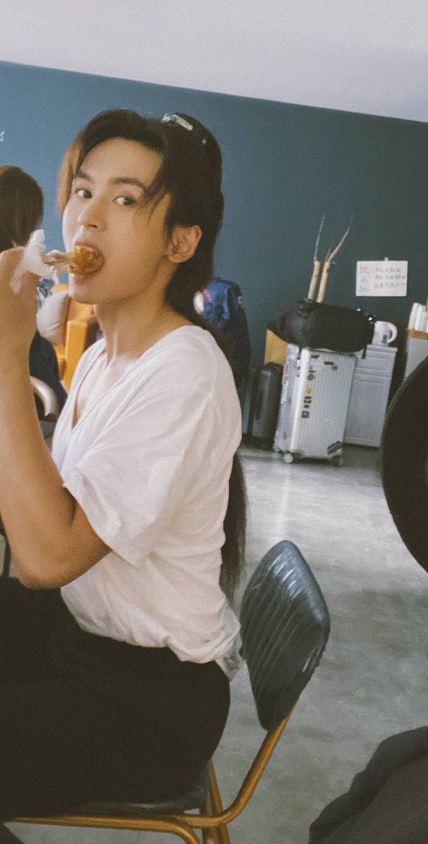 KageHikaru's tweet photo. #TheRealZhangZhehan daily themes
ZH's 🍑 👀💙
#ZhangZhehan #张哲瀚

theme calendar: https://t.co/XF0NV3SNaS https://t.co/WKbeBbMs4N
