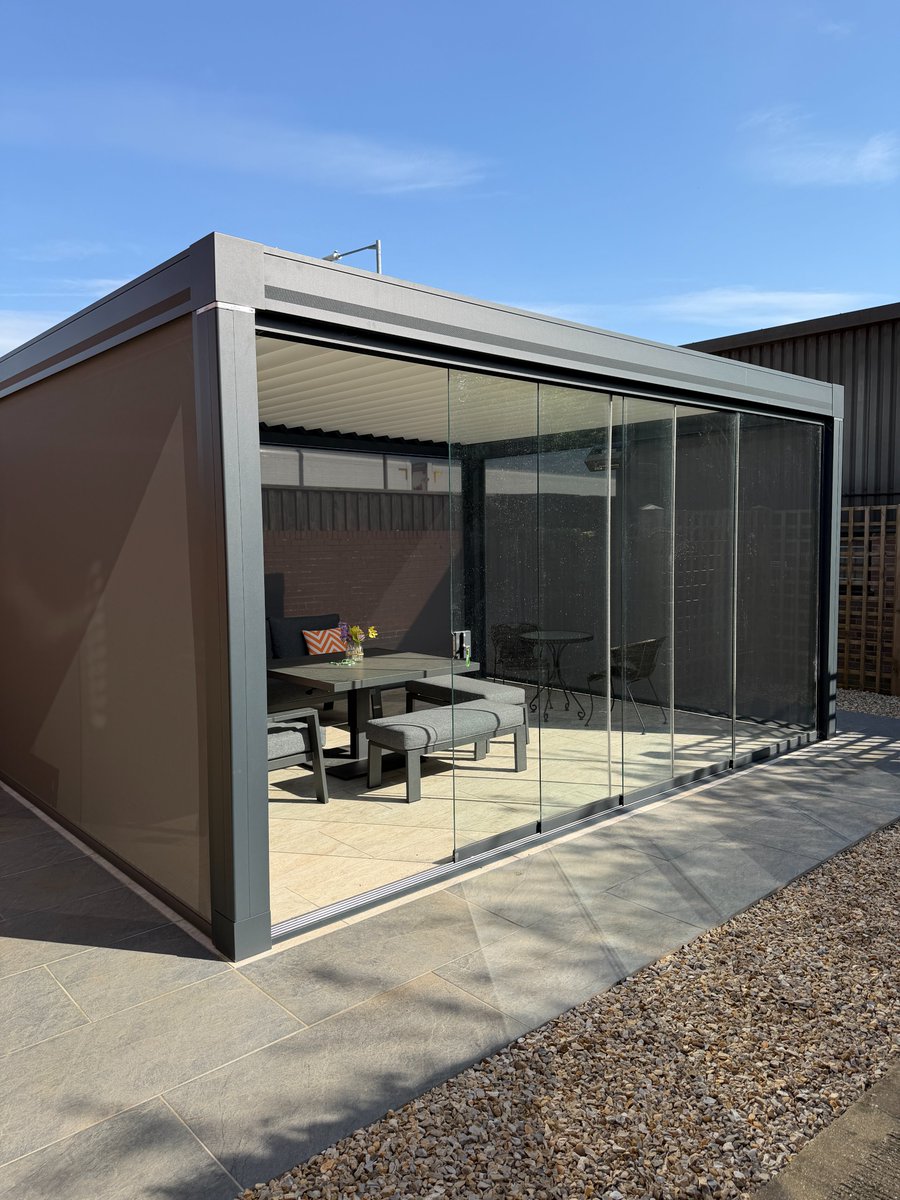 CooksBlinds's tweet photo. Transform your patio into a luxurious outdoor living space with the Weinor Artares!🌤️
Engineered in Germany, the Artares louvred roof system lets you control light, shade &amp; airflow at the touch of a button.  #Weinor #Artares #OutdoorLiving #LouvredRoof #PatioRoof #GardenRoom https://t.co/JDIOSWYe0k