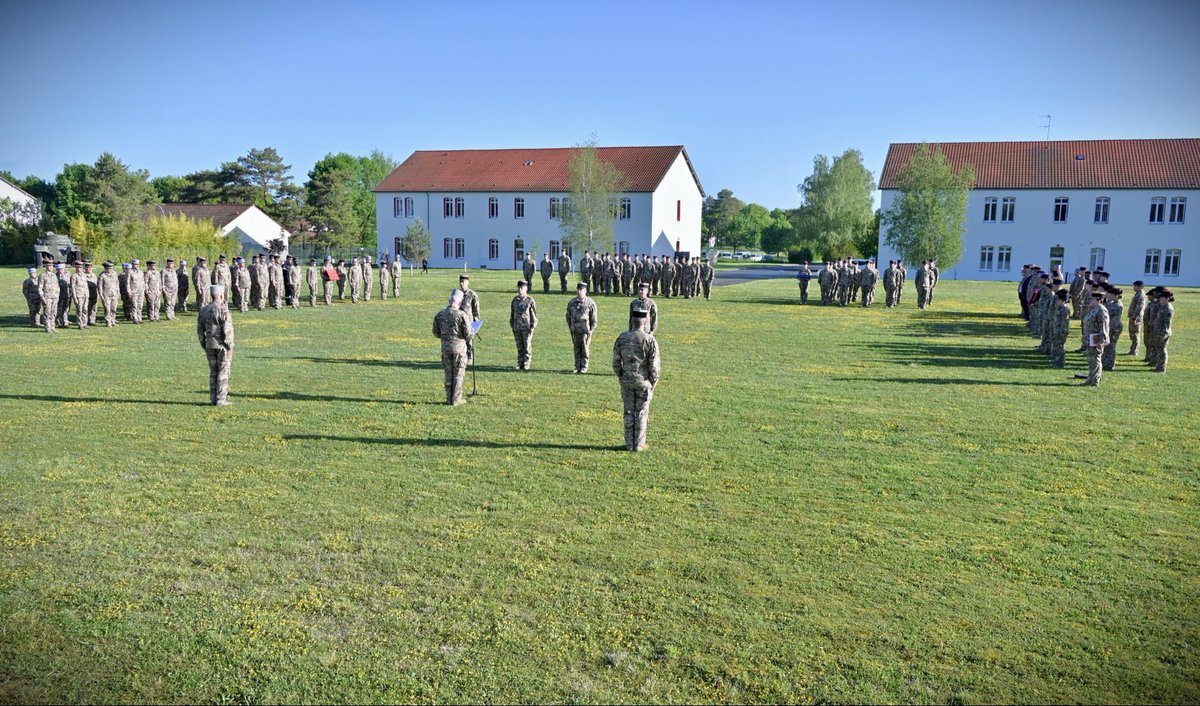 COM_ECIA's tweet photo. Remise de témoignages de satisfaction et de médailles de l’UE à l’EM du COMECIA pour la mission de formation de la brigade Anne de Kiev. 
Une vocation confirmée : générer la puissance interarmes.
« Rendre possible la Victoire ! » https://t.co/OIPXaUBDqy