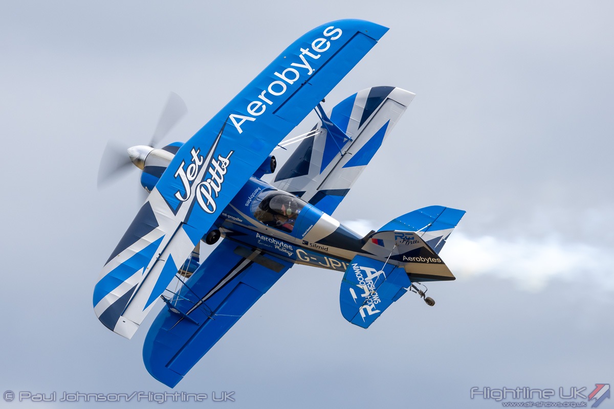 flightlineuk's tweet photo. AIRSHOW NEWS: @ShuttleworthTru  introduces brand-new air show theme ‘Wings &amp; Wheels’ for May 2026

https://t.co/xdYR5GMdTu

#airshows #avgeek #airdisplays https://t.co/wHqRCsYNh0