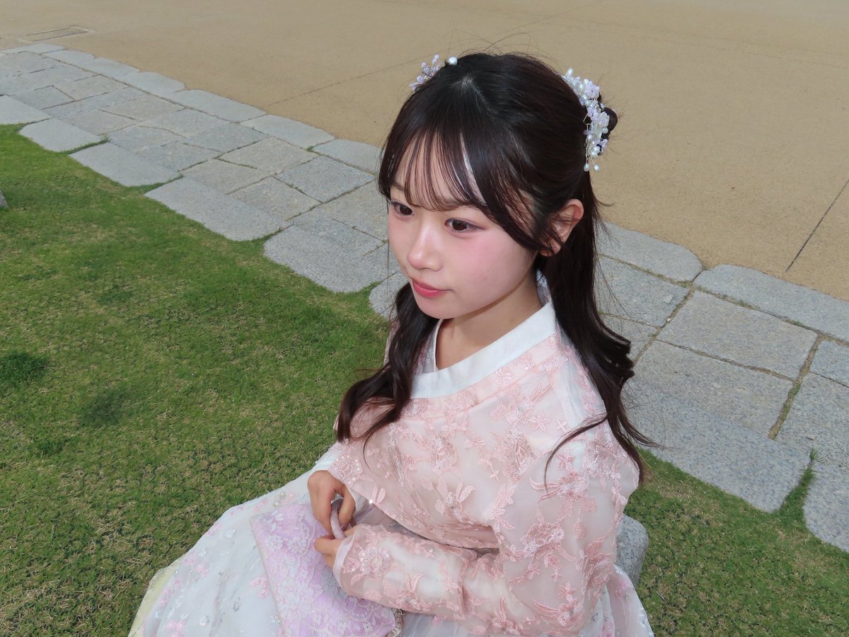 nene_tokita's tweet photo. インスタあげようと思ってまだあげてないやつこっち載せてみるる！！
韓国行った時にみんなで韓服着たの♡ https://t.co/JSrrwjbO7Z