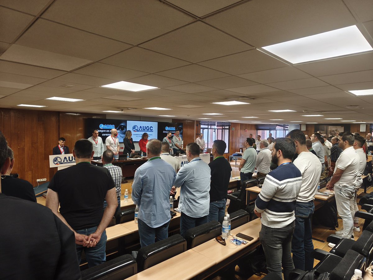 AUGCMADRID's tweet photo. Se inicia la  Asamblea General Ordinaria en Madrid iniciándose con un minuto de silencio en recuerdo de los compañeros fallecidos recientemente,con reconocimiento de varios compañeros entre ellos nuestra Secretaria @MONTERA2014 junto a todas las Delegaciones Provinciales y la JDN https://t.co/Fid6tfEdYv