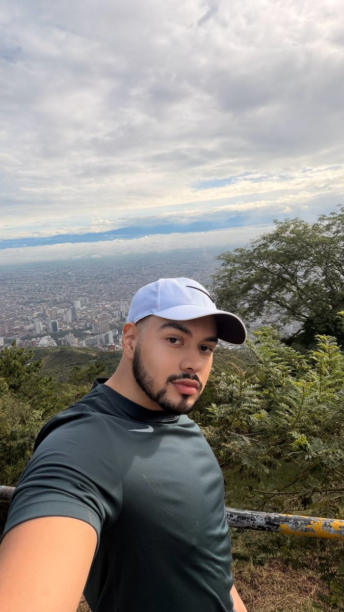 sebasmonsaa's tweet photo. Que alguien me enamore o haga algo, ya no sé qué más deportes hacer, ahora ya subo cerros. https://t.co/XPwRqVYwFX
