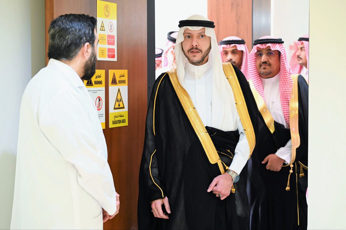 imarat_almadina's tweet photo. سمو نائب أمير منطقة #المدينة_المنورة #سعود_بن_نهار يزور جلسة المجلس الصحي الاستشاري بحي العزيزية، ويطّلع على أبرز المبادرات والجهود التطويرية الهادفة إلى تعزيز جودة الخدمات الصحية، وتحسين تجربة المستفيد. https://t.co/LYnf7XUhE4