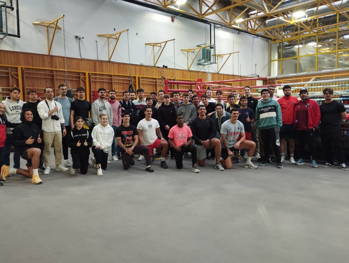 EscuelaUE's tweet photo. Los alumnos del @MasterMarca  han visitado el Centro de Alto Rendimiento, conociendo de cerca el entorno en el que se preparan los deportistas de élite. https://t.co/kZNNaeQKGN