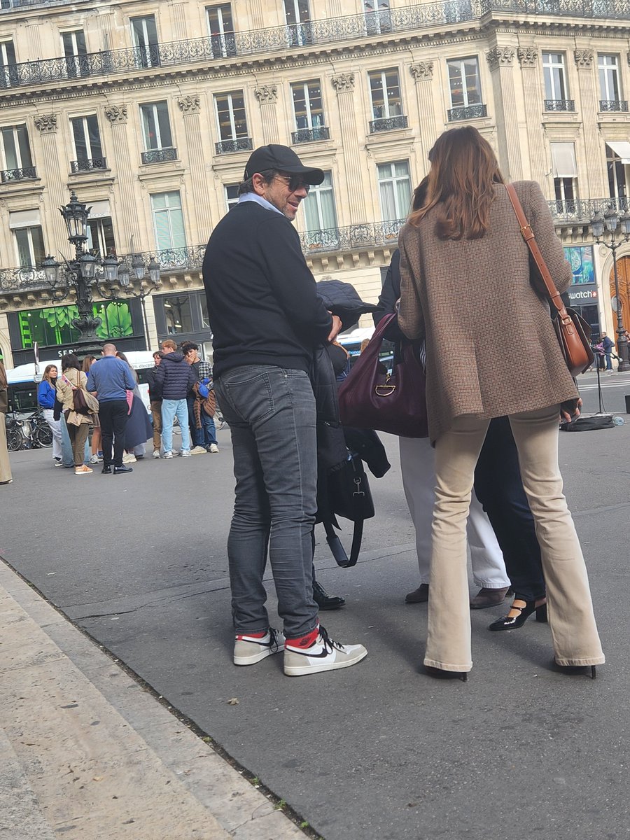 JYoooph's tweet photo. Patrick bruel spotted in opera paris omg 😲 https://t.co/Tg2eIbi0G5