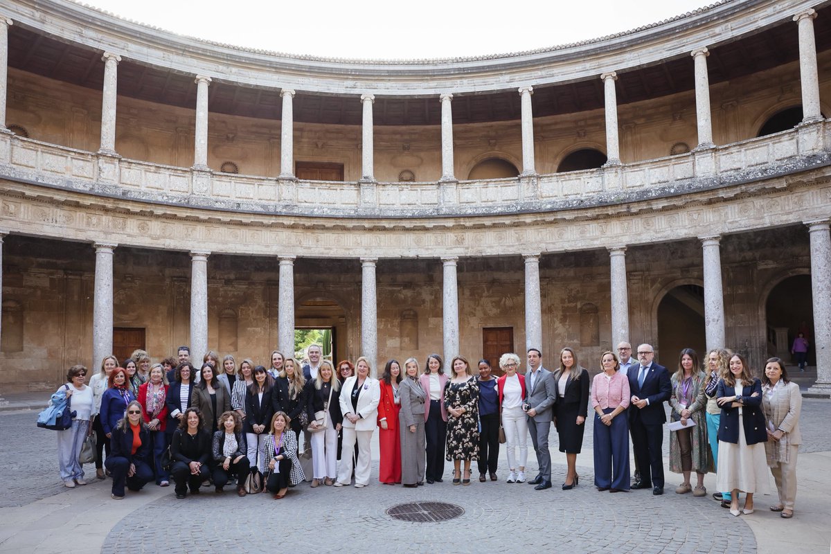 alhambracultura's tweet photo. 💚 El Palacio de Carlos V acoge la clausura de las jornadas formativas de fiscales en la especialización de violencia de género sobre las mujeres’
#alhambrainforma https://t.co/8UAfIMwIDG