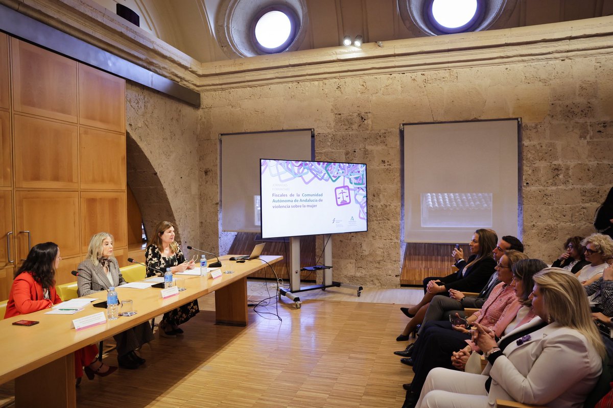 alhambracultura's tweet photo. 💚 El Palacio de Carlos V acoge la clausura de las jornadas formativas de fiscales en la especialización de violencia de género sobre las mujeres’
#alhambrainforma https://t.co/8UAfIMwIDG