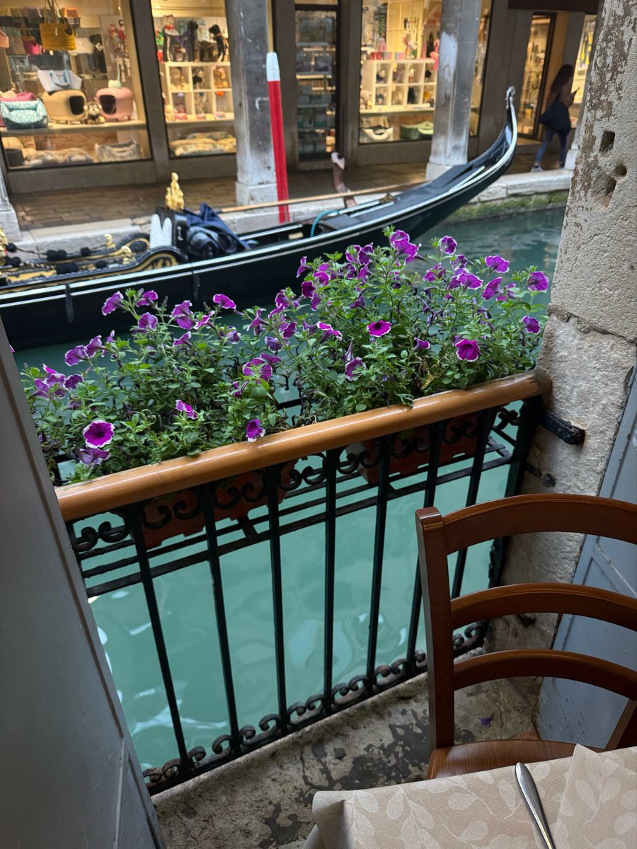 _Abeer18's tweet photo. The calm of traveling https://t.co/uDwA9WBs5c