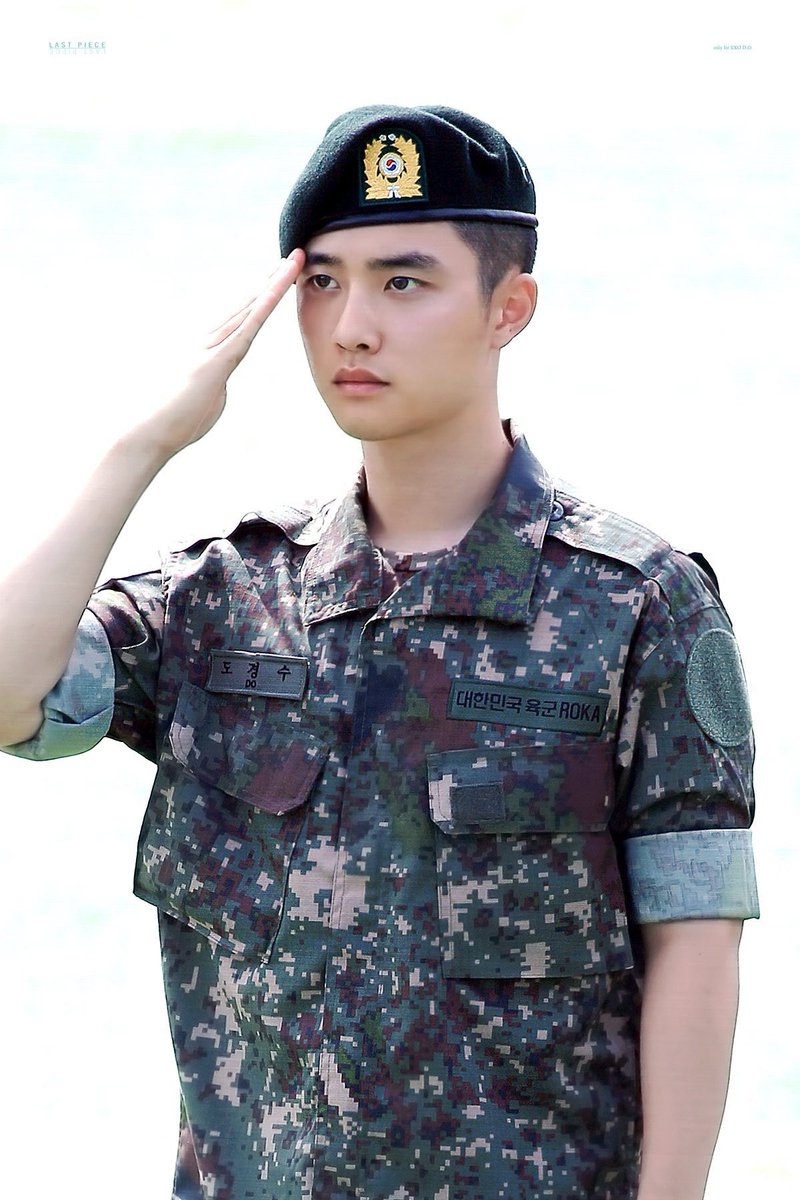 comely_kyungsoo's tweet photo. 군필 도경수 느낄시간이다... https://t.co/M5Banzss8j