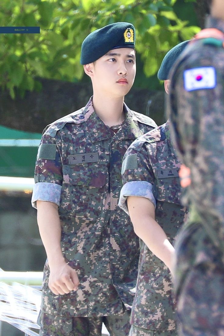 comely_kyungsoo's tweet photo. 군필 도경수 느낄시간이다... https://t.co/M5Banzss8j