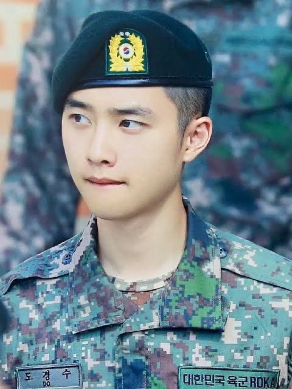 comely_kyungsoo's tweet photo. 군필 도경수 느낄시간이다... https://t.co/M5Banzss8j