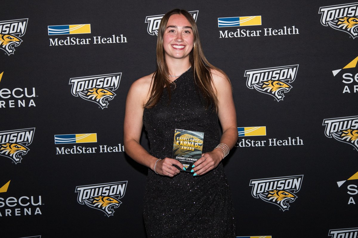 Towson_VB's tweet photo. 2026 Golden Paws with our part-time host AND Excellence Earned Award winner, Sydney Stewart🤩

#GohTigers https://t.co/QCFKF94Ayh