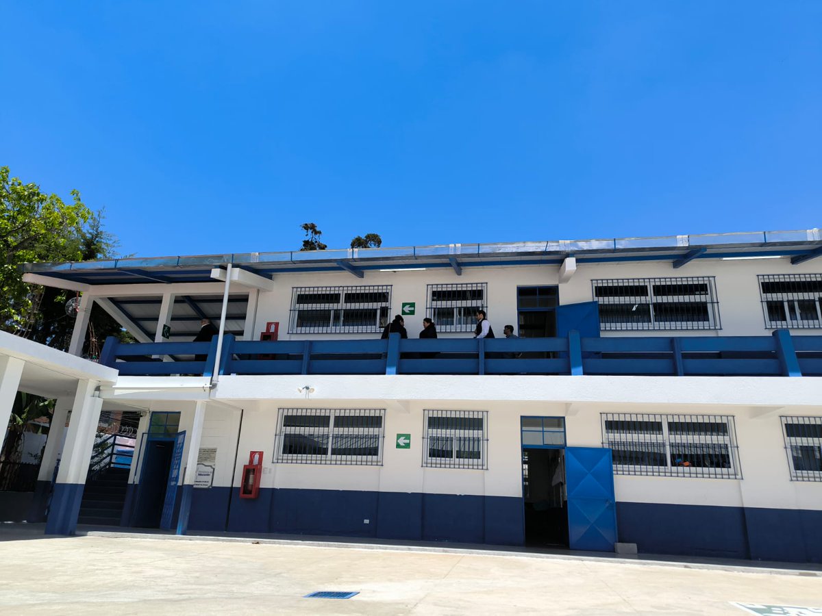 UCEE_CIV's tweet photo. La EOUM No. 841 El Paraíso I, en #Mixco, ahora cuenta con espacios renovados y dignos para más de 1 mil estudiantes.
Se mejoró pintura, sistema eléctrico y áreas recreativas.
Una obra del #CIV y la #UCEE para fortalecer la educación.
#AlPuebloDignoSeLeResponde https://t.co/OYwX9nyKjc