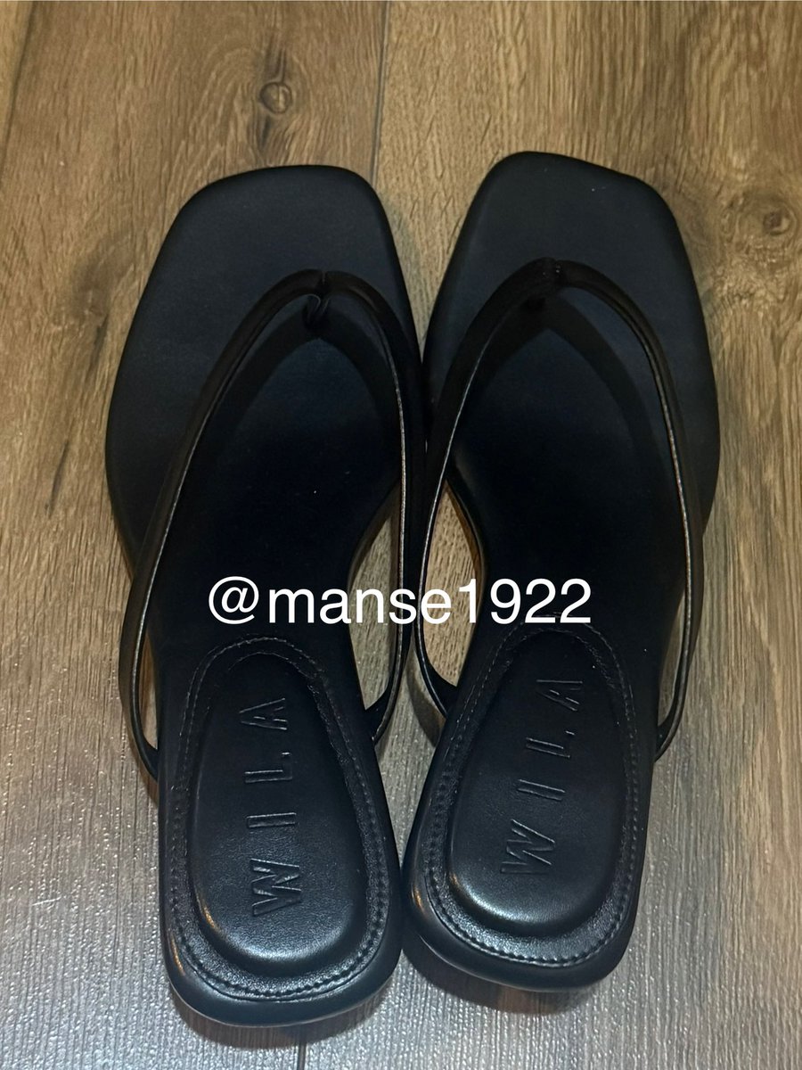Manse1922's tweet photo. ส่งต่อรองเท้าแตะส้นสูง WILA มือ1 จากแบรนด์ WILANA ไซส์ 39 สีดำ 300 บาทรวมส่ง
#รองเท้ามือสอง #ส่งต่อรองเท้า 
#รองเท้ามือสองของแท้ #รองเท้ามือสอง #ส่งต่อ https://t.co/fpxONXhj5B