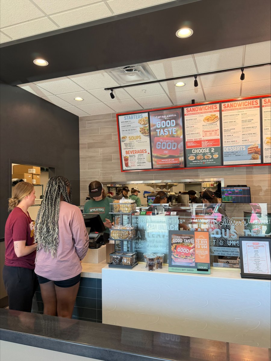 ExperienceRoch's tweet photo. A delicious new deli destination has arrived in Rochester! 🥪🎉

McAlister's Deli celebrated their grand opening yesterday, bringing a menu full of handcrafted sandwiches, soups, salads, and their signature famous sweet tea to the community! https://t.co/NPd0AZQ1e2