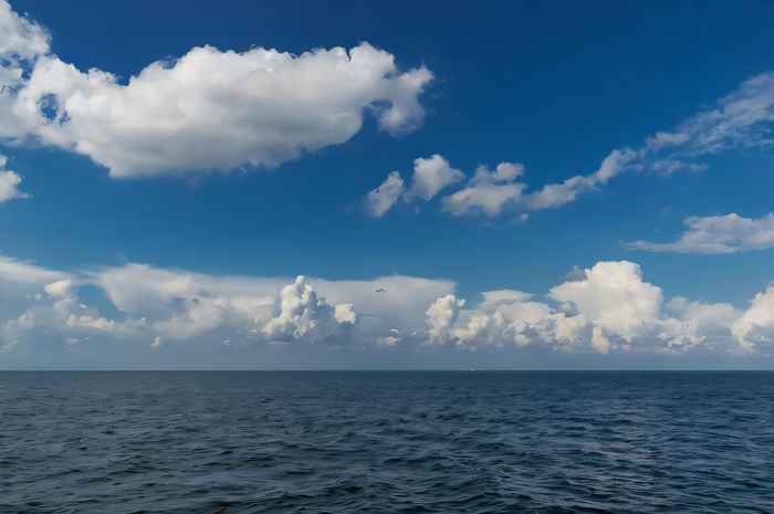 Los mares interiores podrían sufrir olas de calor generalizadas a mediados de siglo dlvr.it/TSVl12