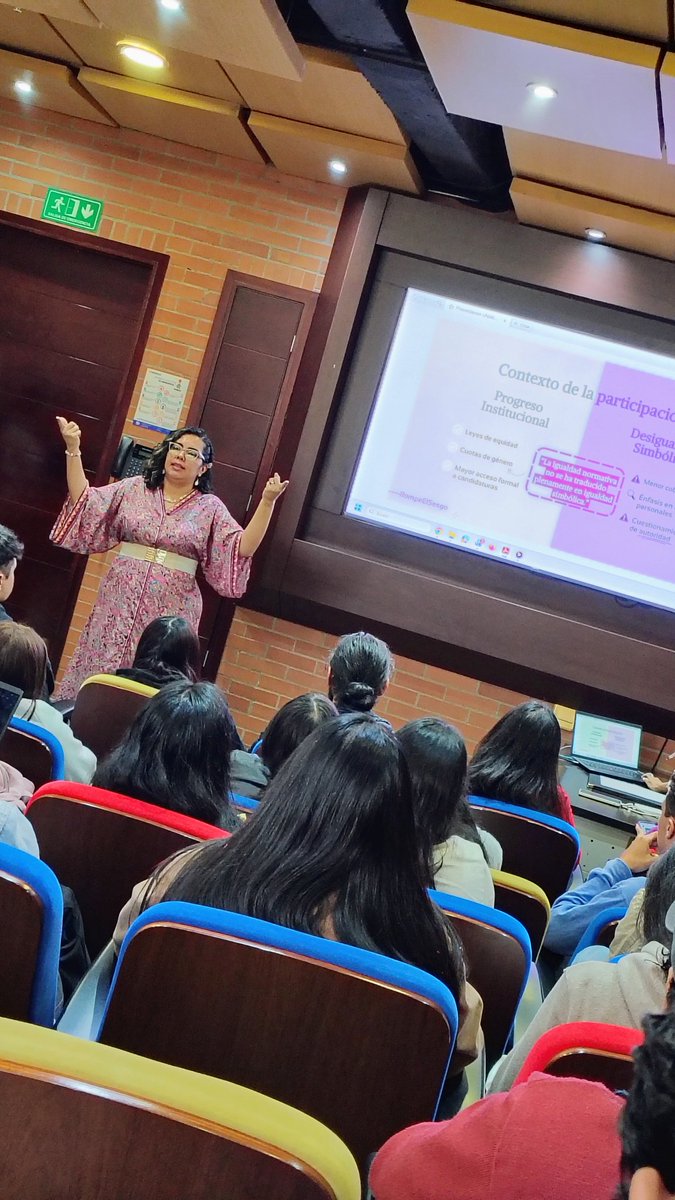 Region_365's tweet photo. #PeridismoSinSesgos | Nuestra directora de contenidos, Yency Sierra, presenta ante estudiantes de la @UNIMINUTOBOGOTA los resultados de una investigación sobre el sesgo de género en los medios de comunicación https://t.co/55jHOHg0TP