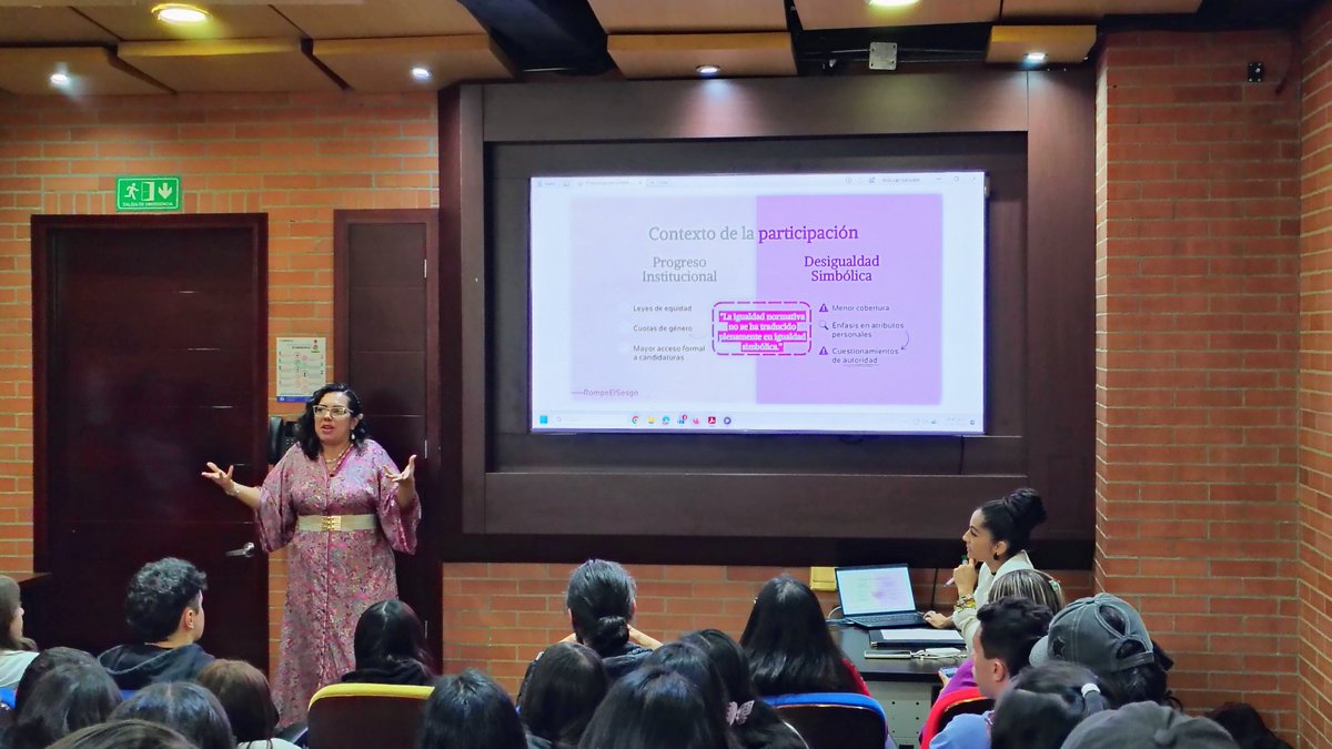 Region_365's tweet photo. #PeridismoSinSesgos | Nuestra directora de contenidos, Yency Sierra, presenta ante estudiantes de la @UNIMINUTOBOGOTA los resultados de una investigación sobre el sesgo de género en los medios de comunicación https://t.co/55jHOHg0TP
