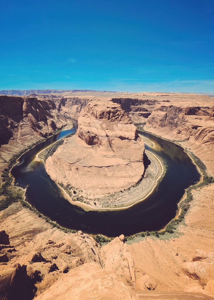 RabbitAndSnail's tweet photo. Visited Lake Powell yesterday, fed by the Colorado River. At the far end, in Arizona, is the Glen Canyon dam. So visited equally impressive Horseshoe Bend, near Page. More of the magic of the Colorado River. https://t.co/cyq7pgD8N3