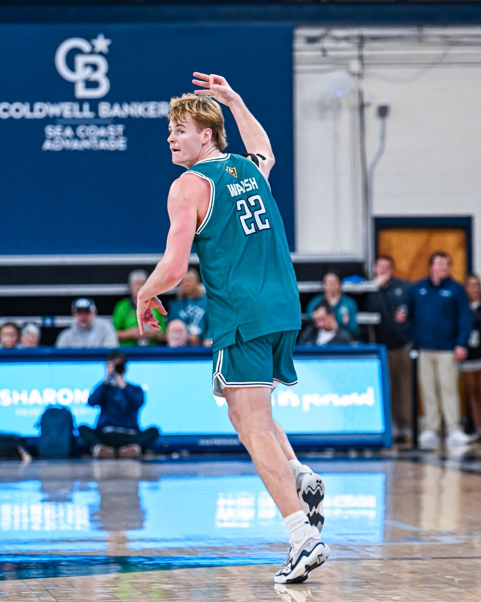 jroselol's tweet photo. RT @uncwmenshoops: Missing this atmosphere⚡️🔥🗣️

#BleedTeal | #ColiseumOfChaos | #TidalTown https://t.co/1oQQSYPqd9