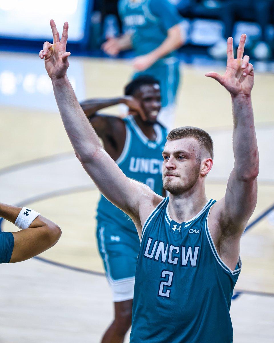 jroselol's tweet photo. RT @uncwmenshoops: Missing this atmosphere⚡️🔥🗣️

#BleedTeal | #ColiseumOfChaos | #TidalTown https://t.co/1oQQSYPqd9