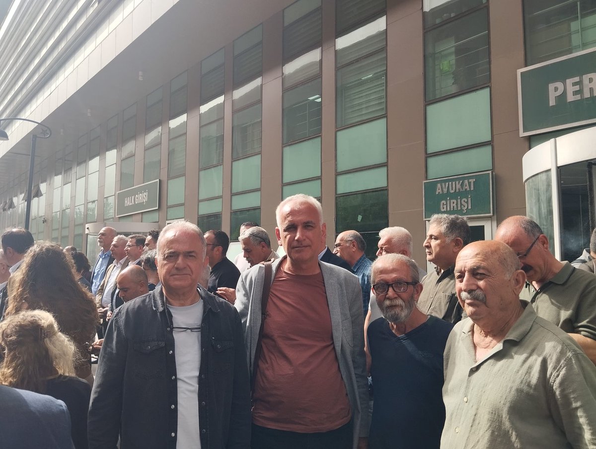 tipadanail's tweet photo. Bugün Adana İl Örgütü olarak saray yargısı tarafından 58 gündür uydurma sebeplerle tutsak edilen BirtekSen Genel Başkanı Mehmet Türkmen’e destek olmak için Gaziantep’teki duruşmaya katıldık. Tüm işçiler alın terlerinin karşılığını alana kadar mücadelemiz devam edecek! https://t.co/2n60gzso9b